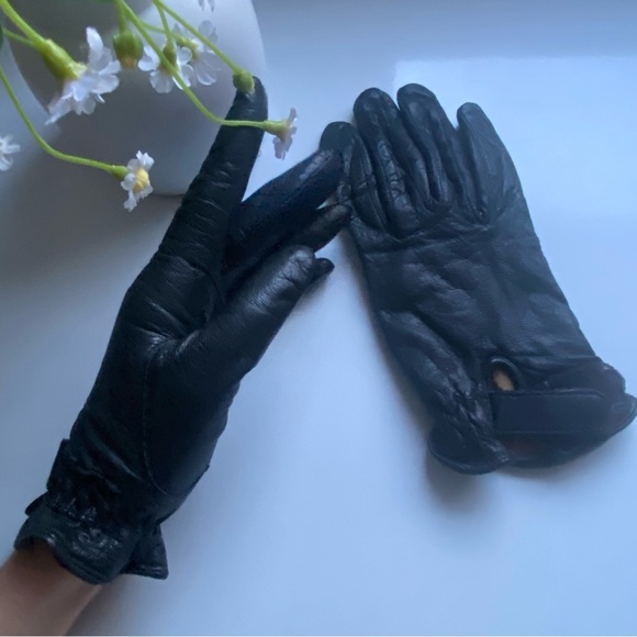 Women's Black Leather Gloves On a Velcro Size Small - Picture 10 of 10